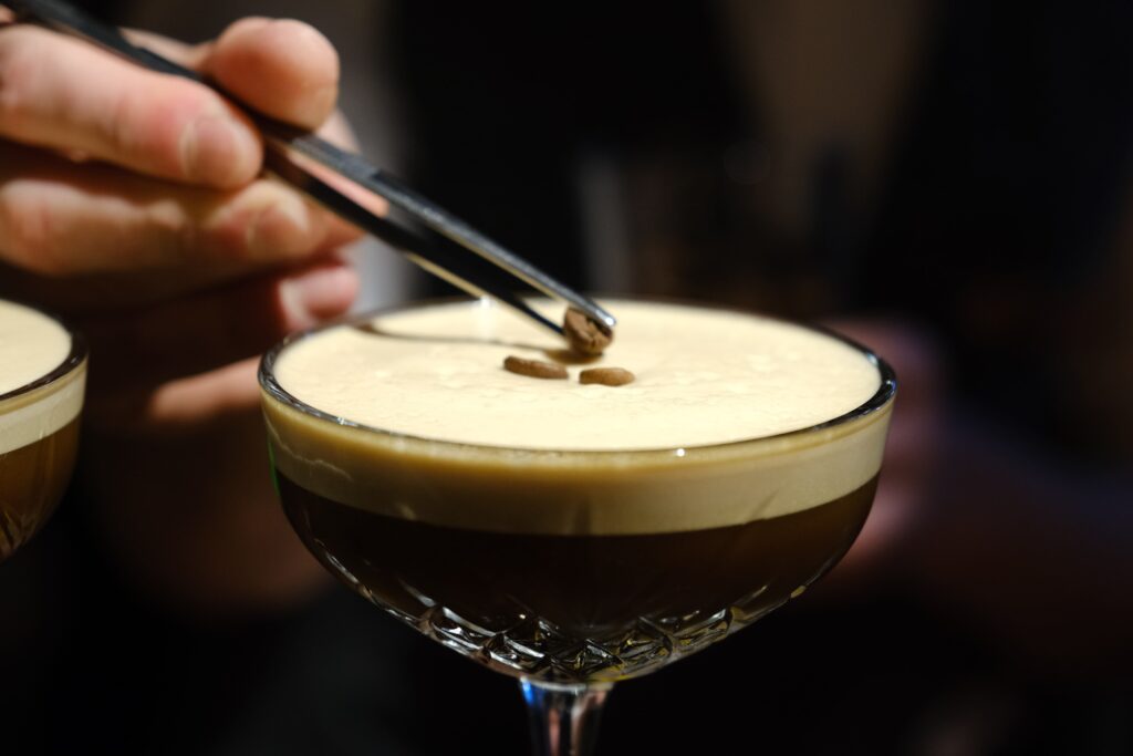 Ein Cocktail aus Maverick’s Bar.